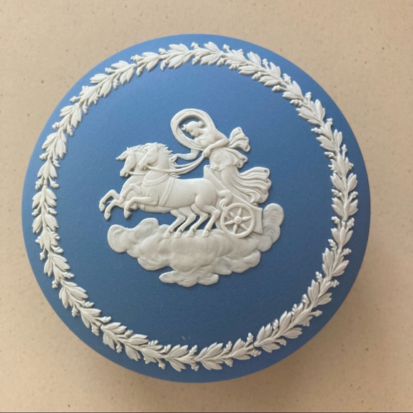 Wedgwood Jasperware Trinket Box - Picture 7 of 9